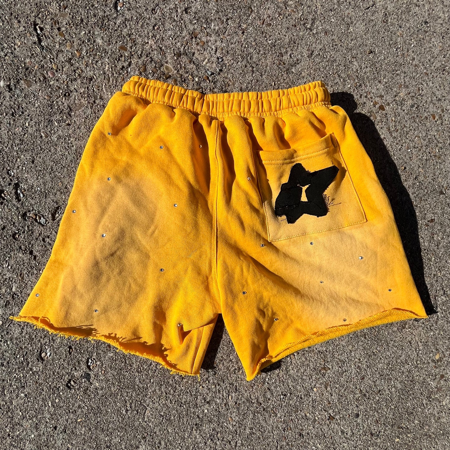 AMORWORLD SHORT SHORTS (YELLOW)